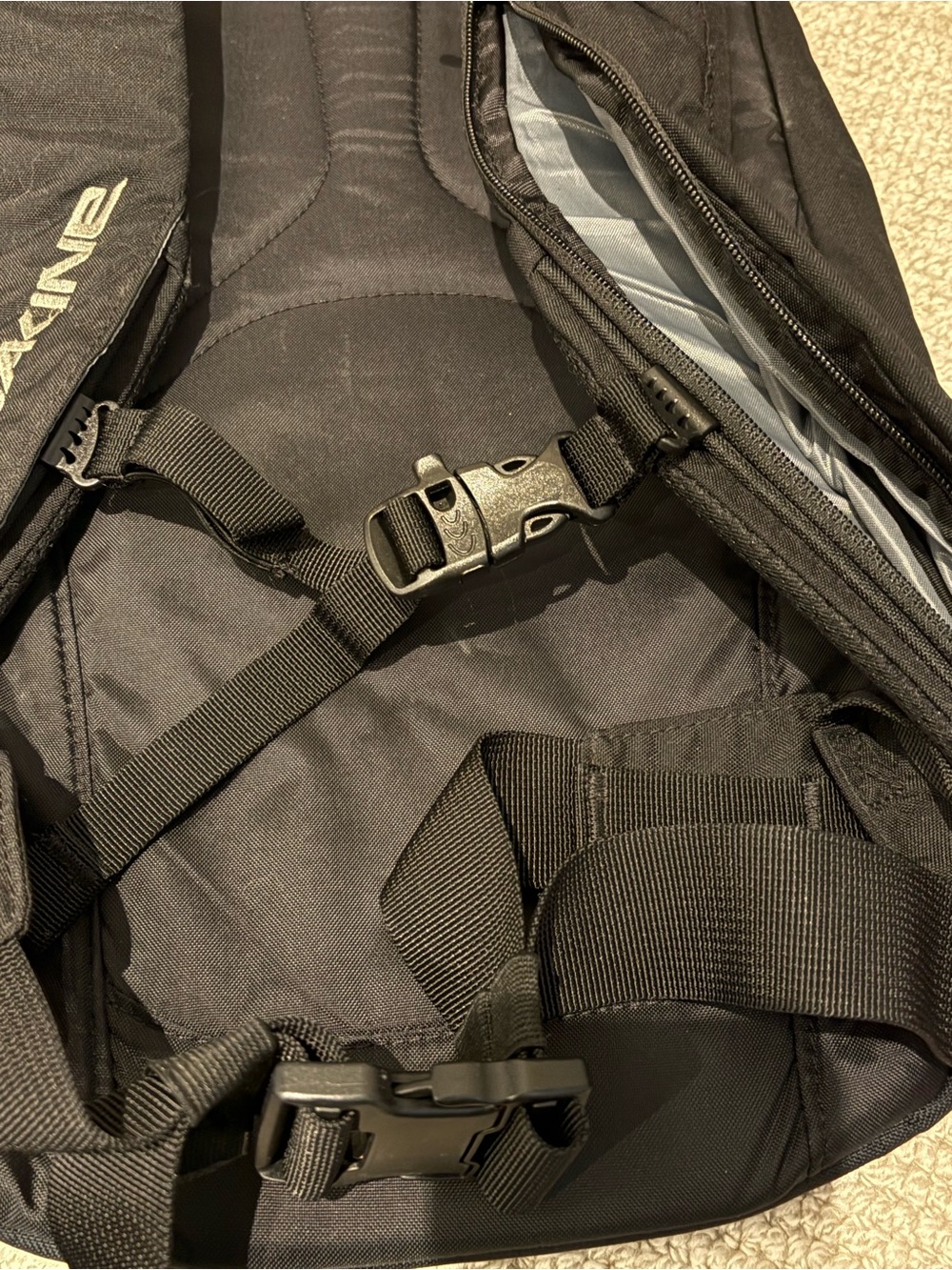 Dakine Black Backpack - Picture 4 of 5